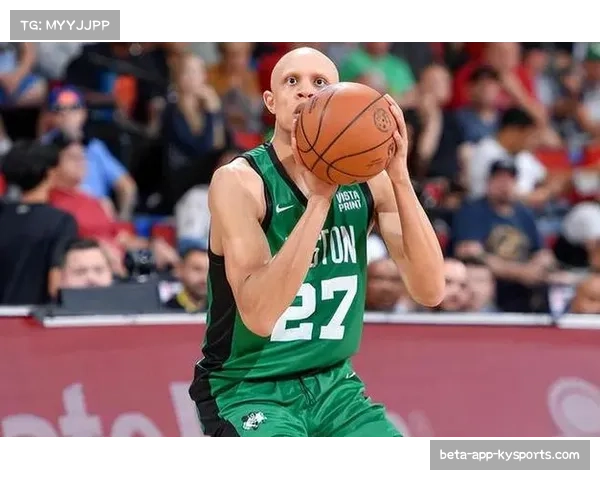 科莫后防核心多塞纳伤愈回归将提升防守稳定性